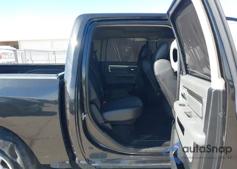 2018 Ram 1500 Lone Star Silver 4X2 5'7 Box z USA, uszkodzony, nr VIN 1C6RR6LT6JS244819